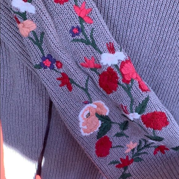 American Eagle Sweater - Picture 2 of 4